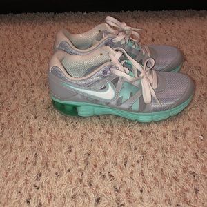 Turquoise/teal Nike reax